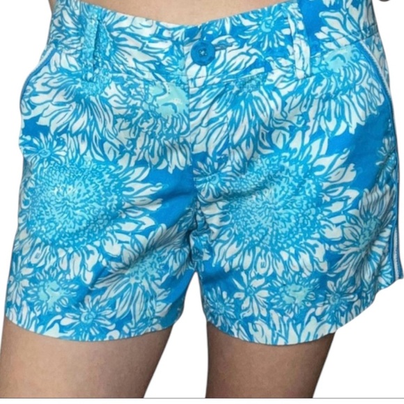 Lilly Pulitzer Blue and White Bermuda Shorts Vibrant Floral Design - Picture 1 of 9